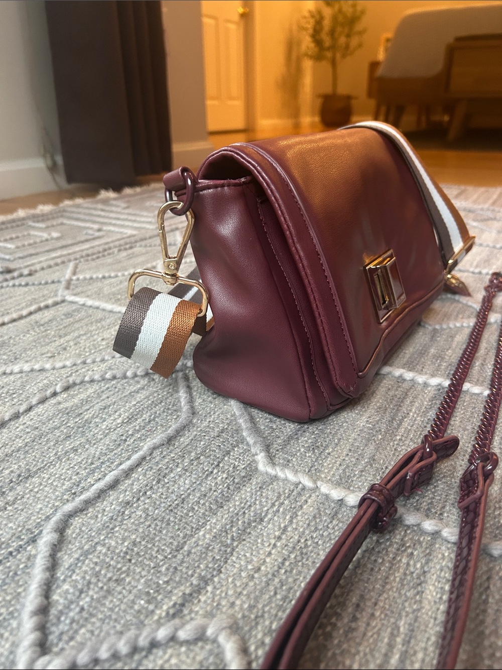 Steve Madden Burgundy Vegan Leather Crossbody/Shoulder Bag w 2 Removable Straps - Picture 7 of 16
